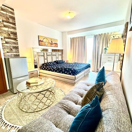 Appartamento Travelers Backpackers Dubai Esterno foto