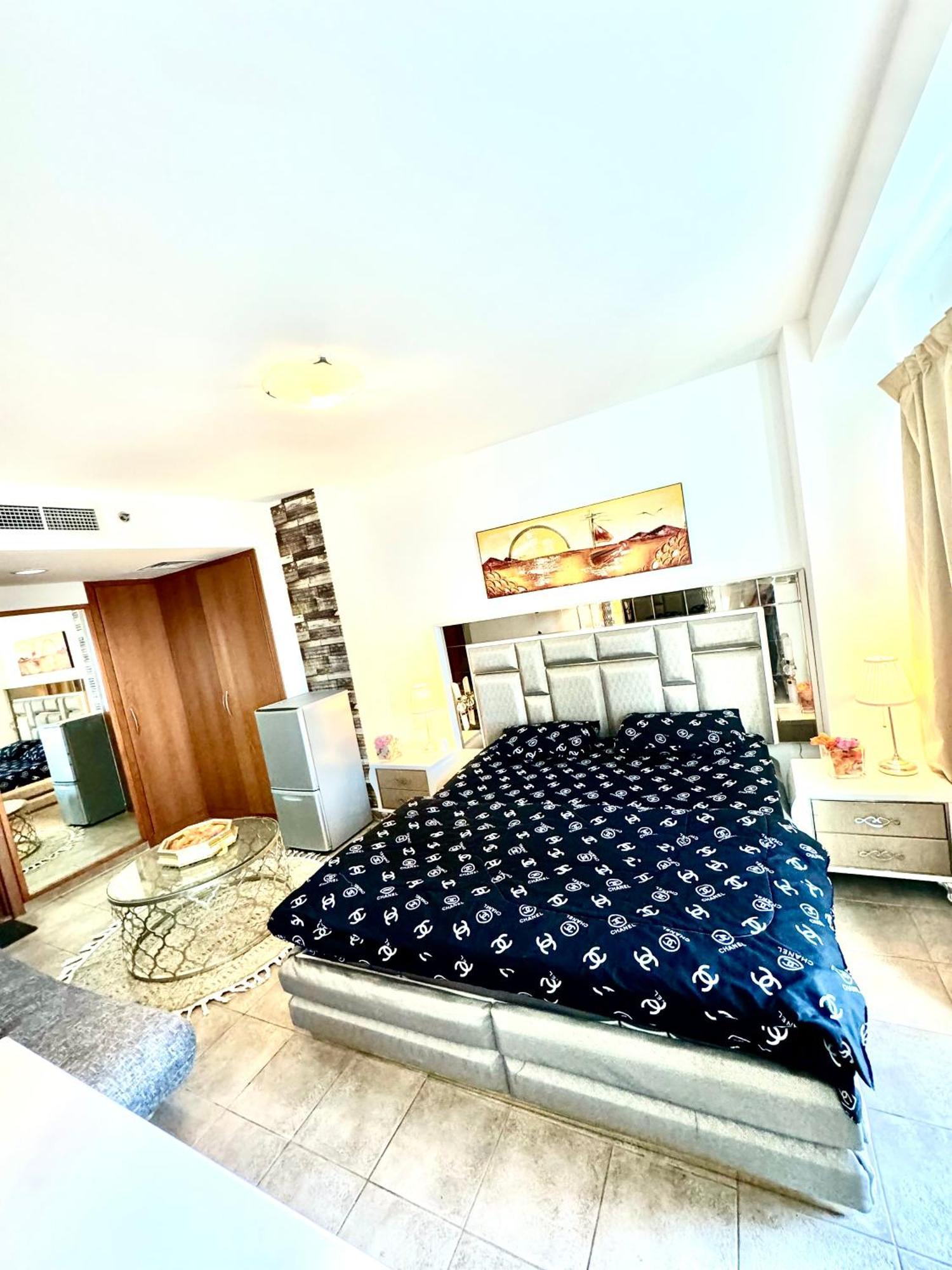 Appartamento Travelers Backpackers Dubai Esterno foto