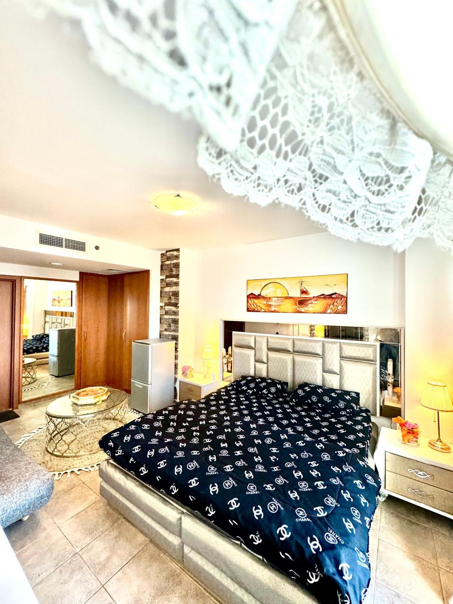 Appartamento Travelers Backpackers Dubai Esterno foto