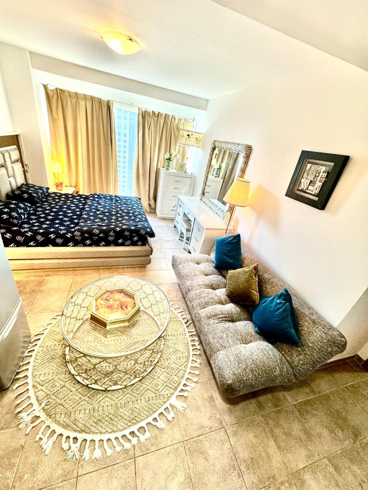 Appartamento Travelers Backpackers Dubai Esterno foto
