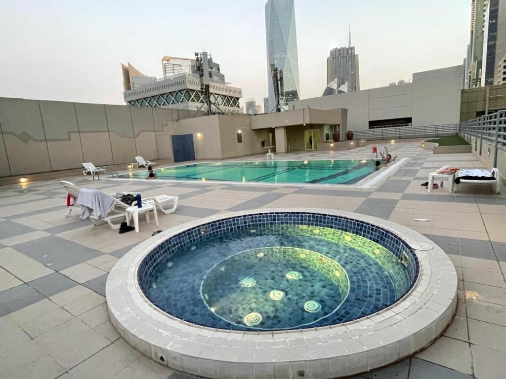 Appartamento Travelers Backpackers Dubai Esterno foto
