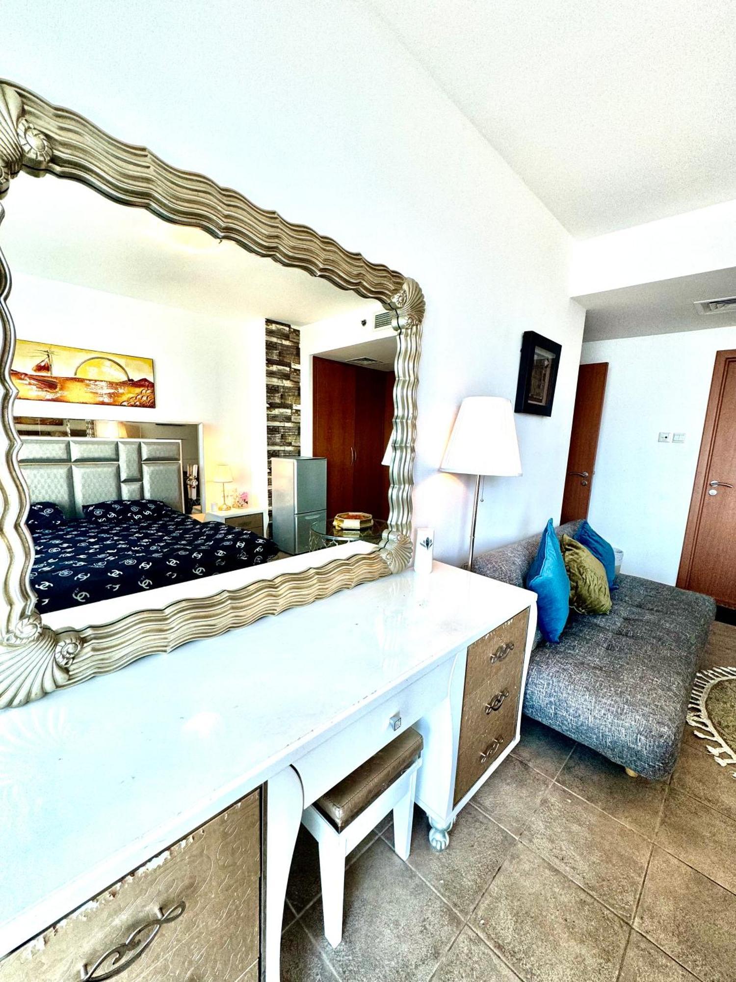 Appartamento Travelers Backpackers Dubai Esterno foto