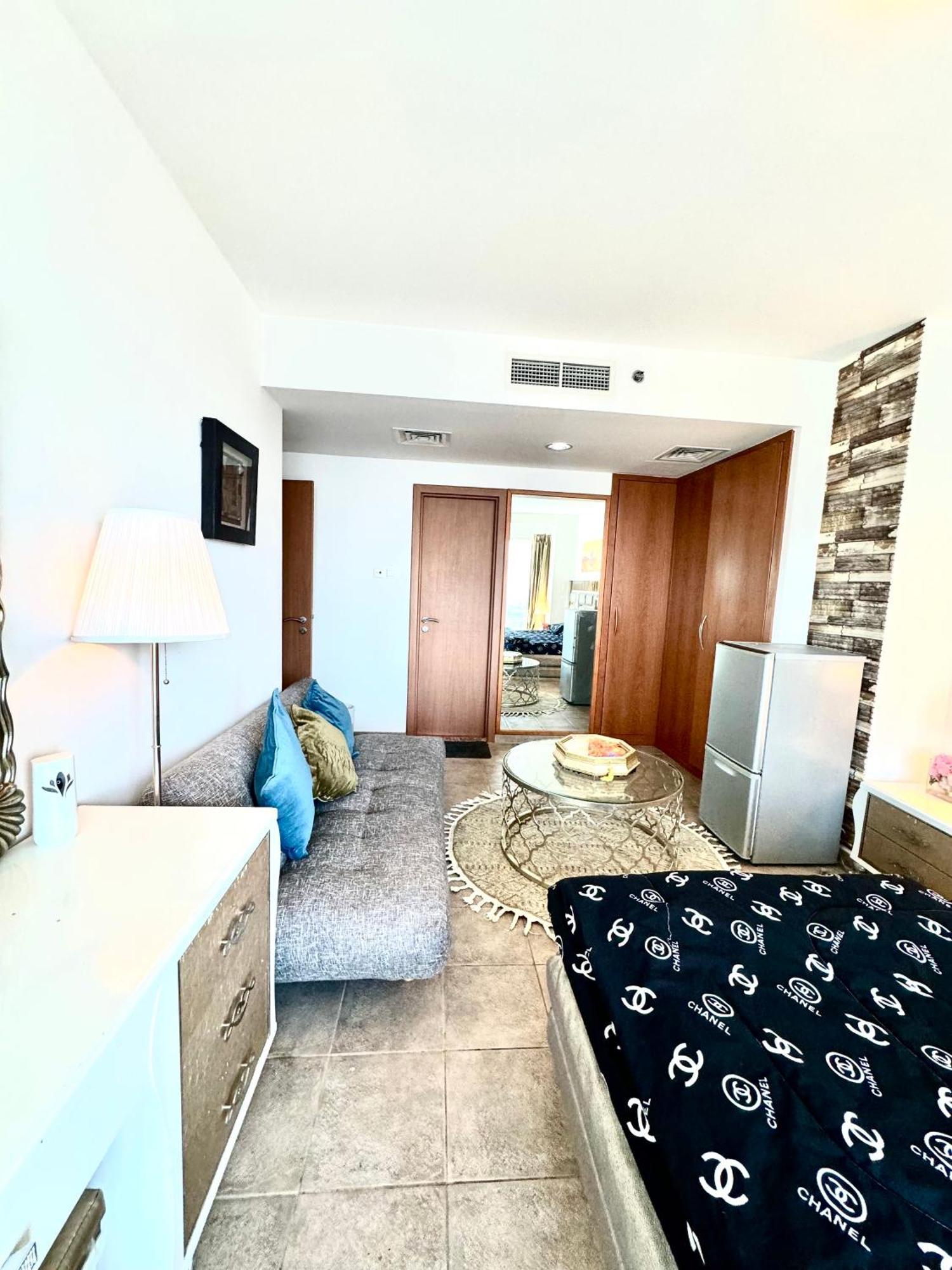 Appartamento Travelers Backpackers Dubai Esterno foto