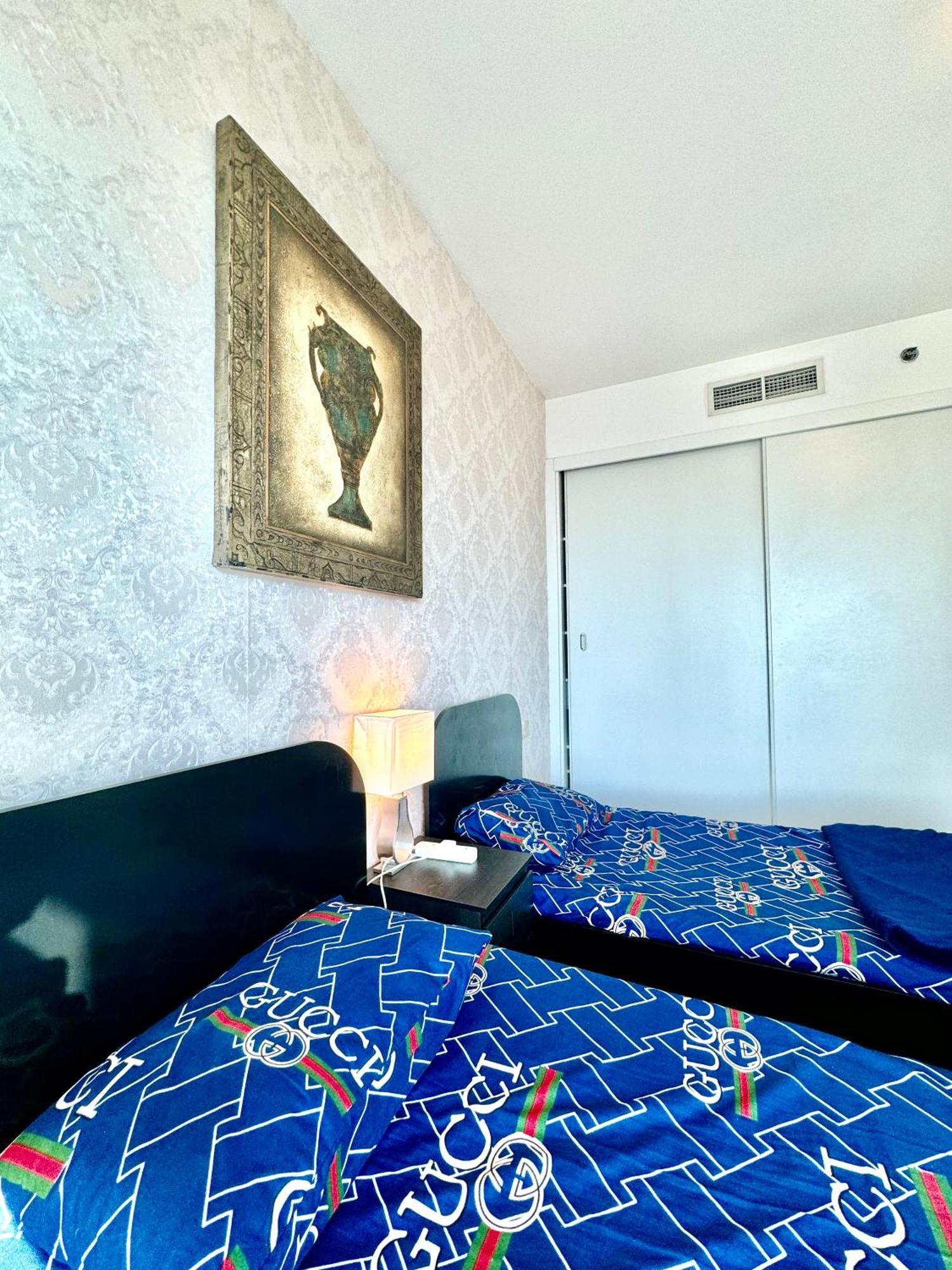 Appartamento Travelers Backpackers Dubai Esterno foto