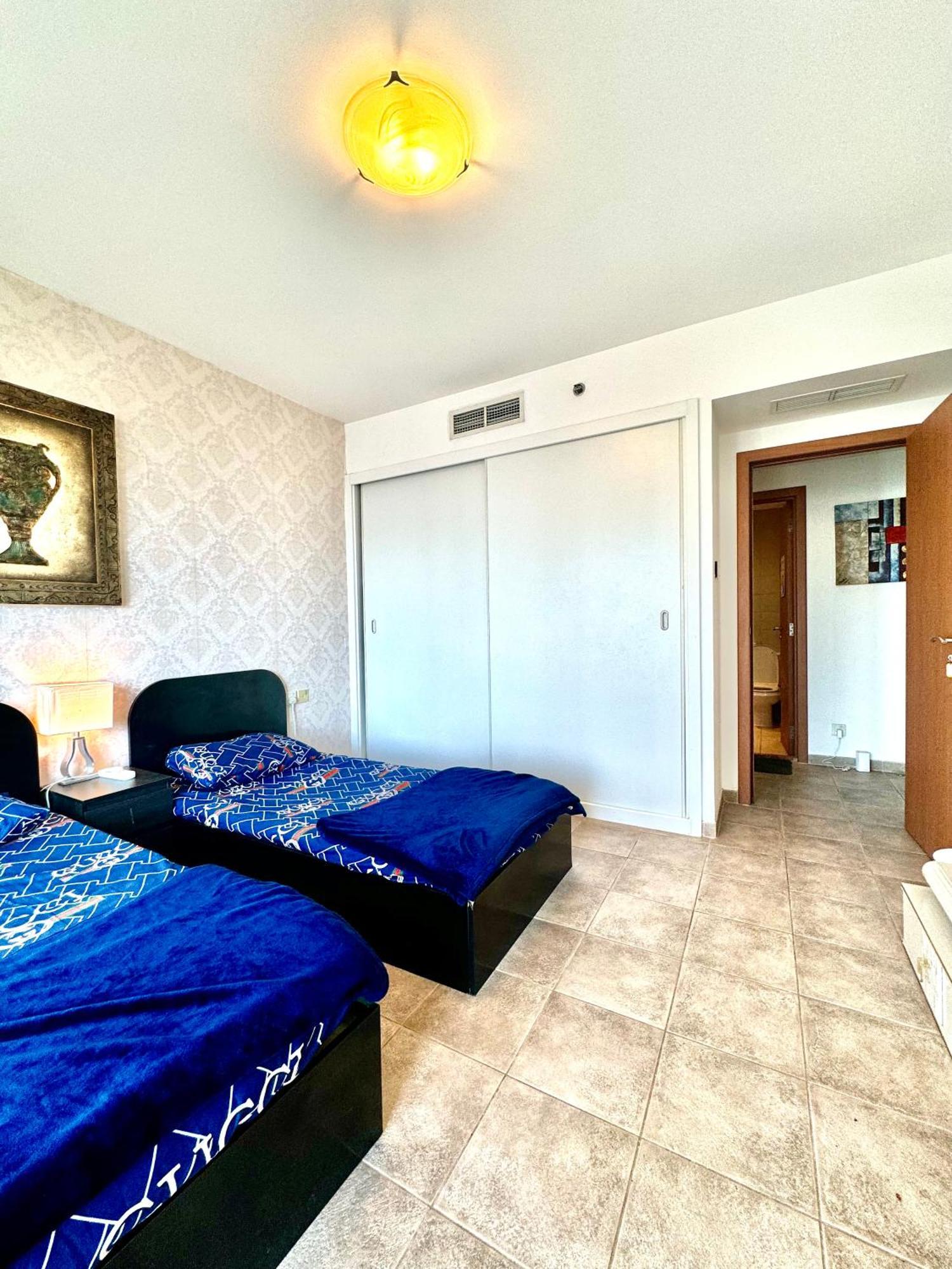 Appartamento Travelers Backpackers Dubai Esterno foto