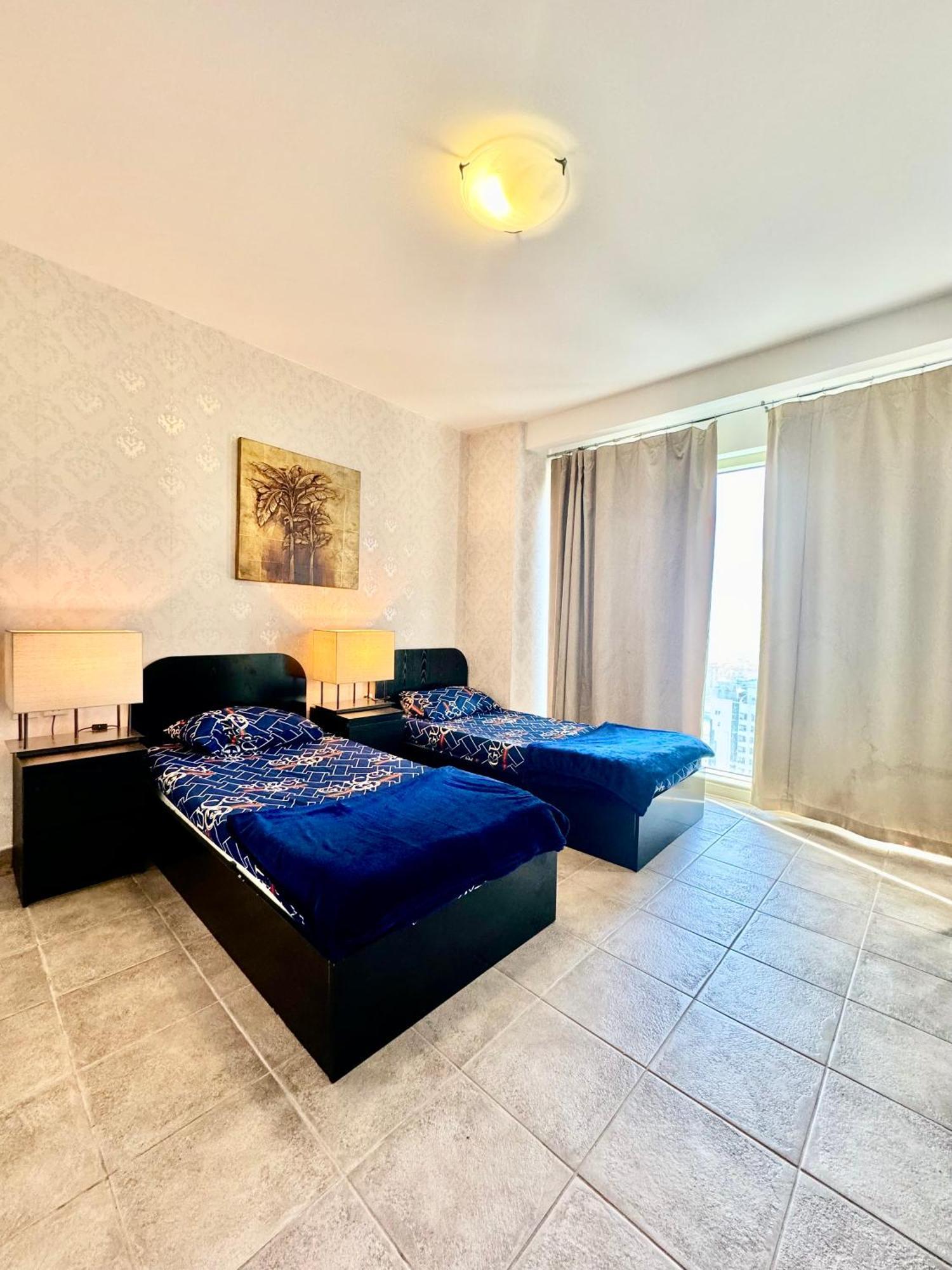 Appartamento Travelers Backpackers Dubai Esterno foto