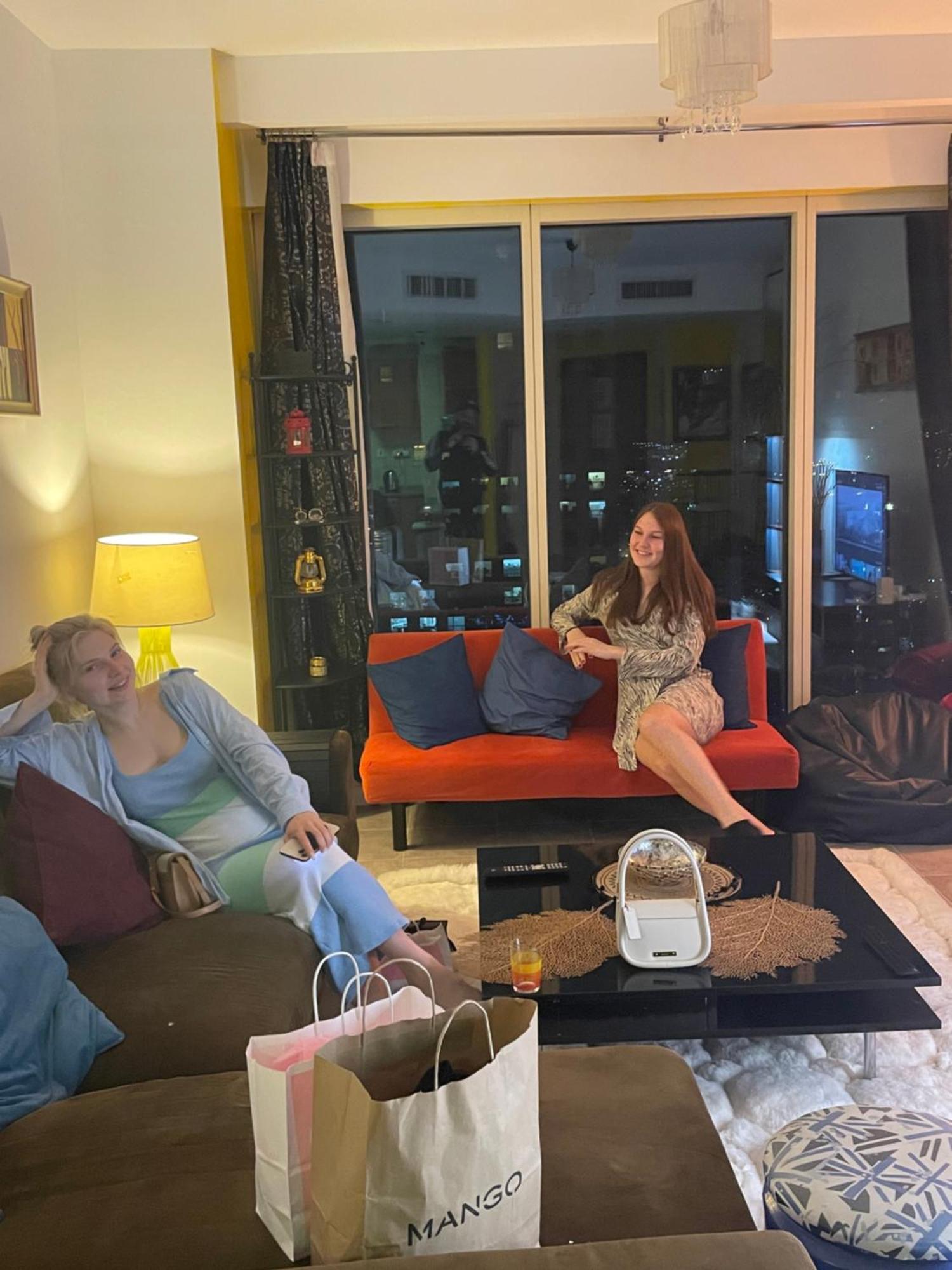 Appartamento Travelers Backpackers Dubai Esterno foto