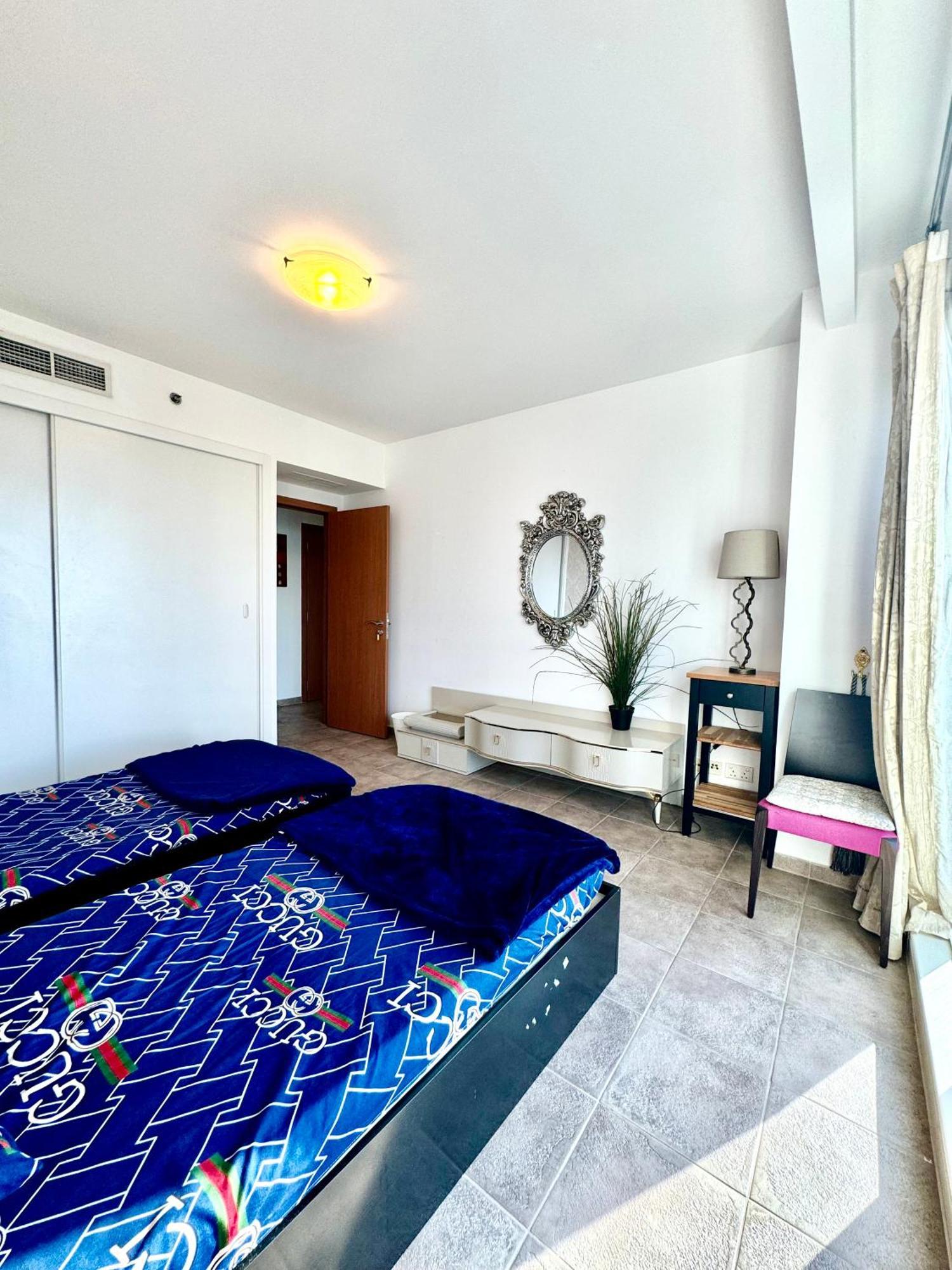 Appartamento Travelers Backpackers Dubai Esterno foto