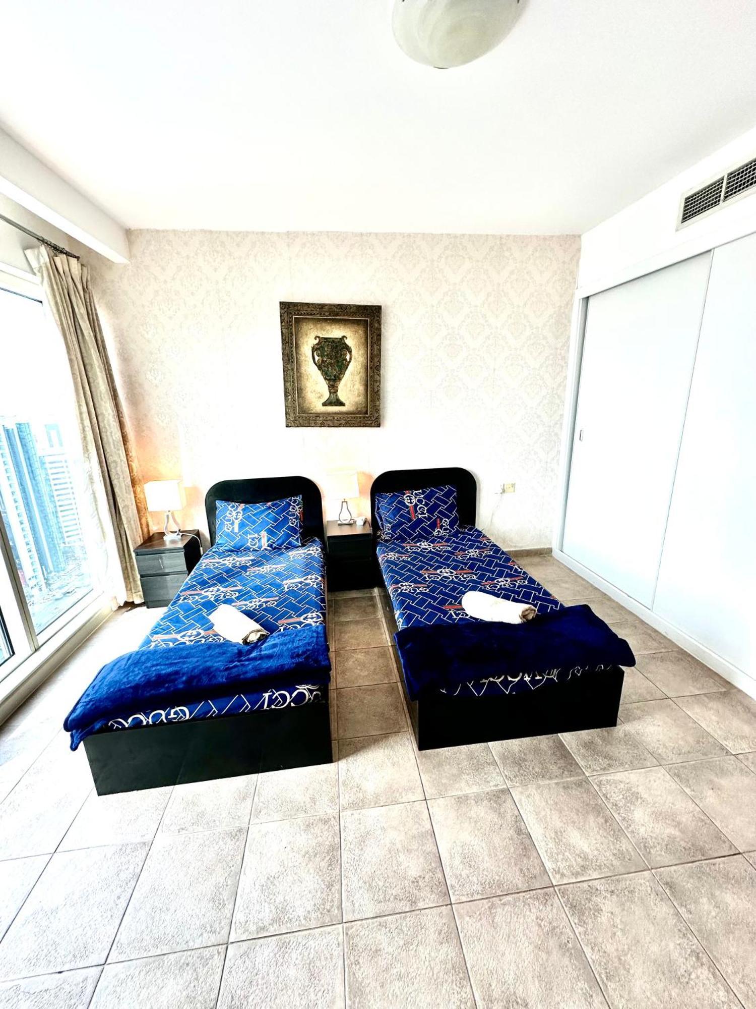 Appartamento Travelers Backpackers Dubai Esterno foto