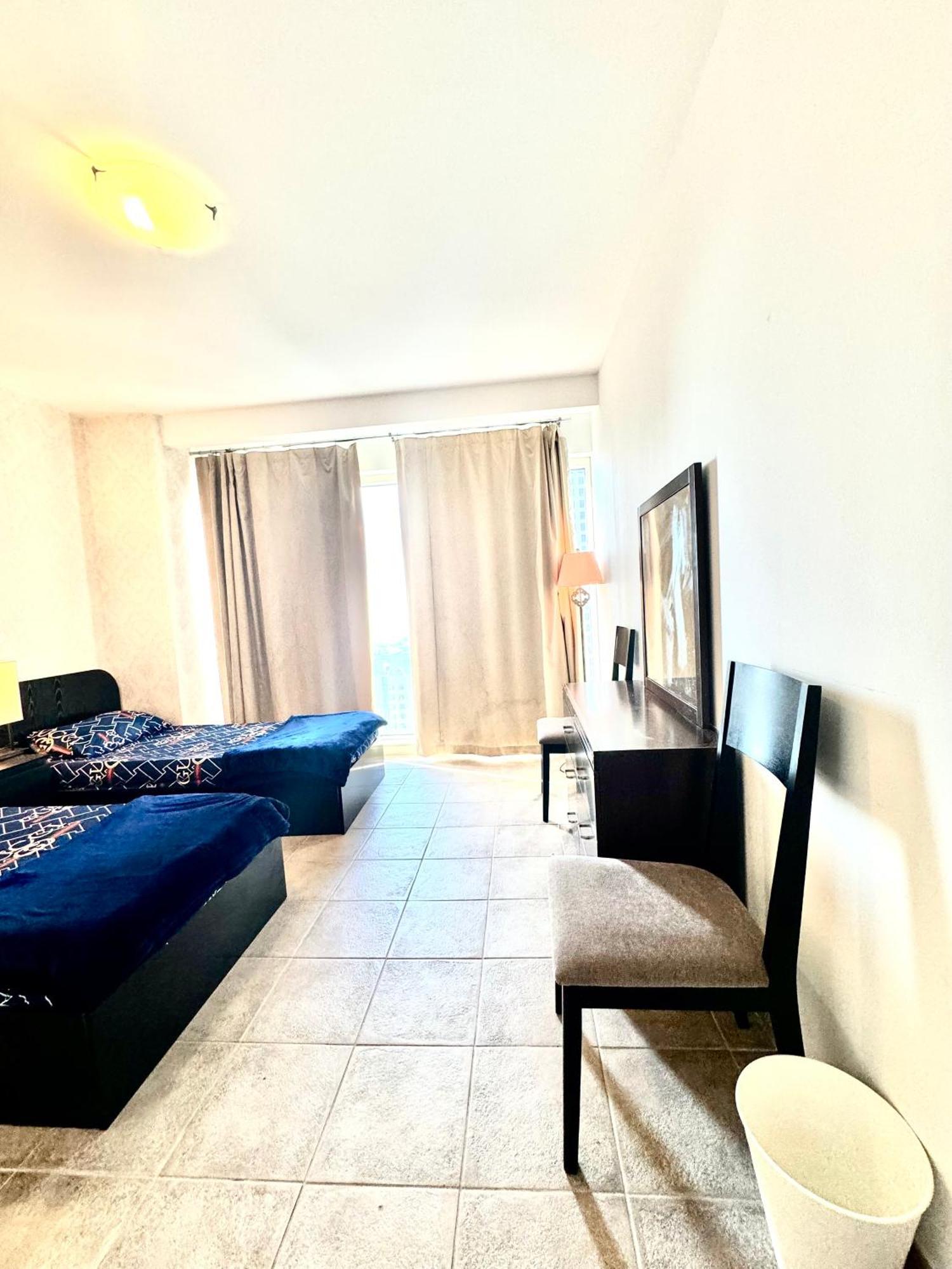 Appartamento Travelers Backpackers Dubai Esterno foto