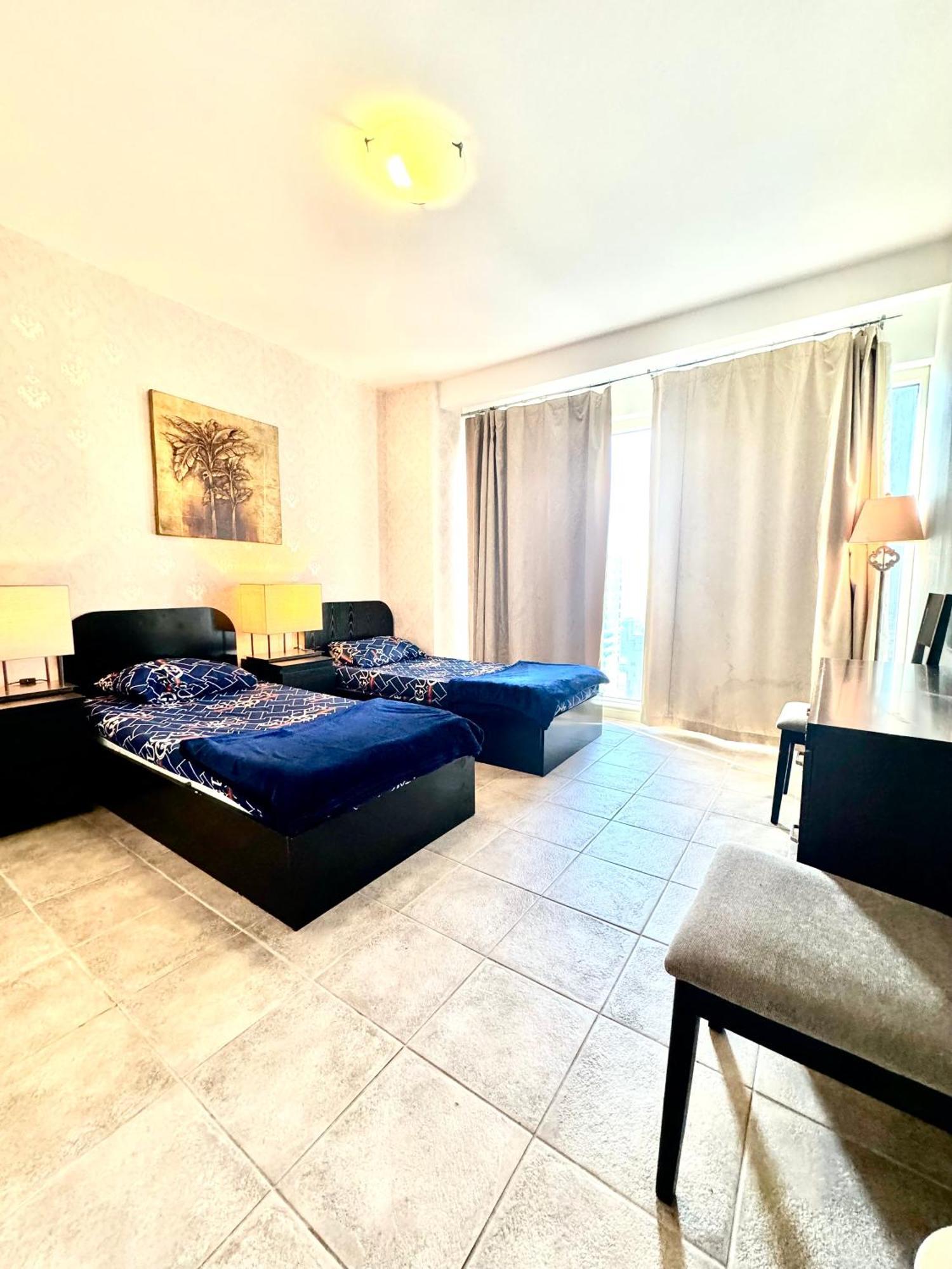 Appartamento Travelers Backpackers Dubai Esterno foto