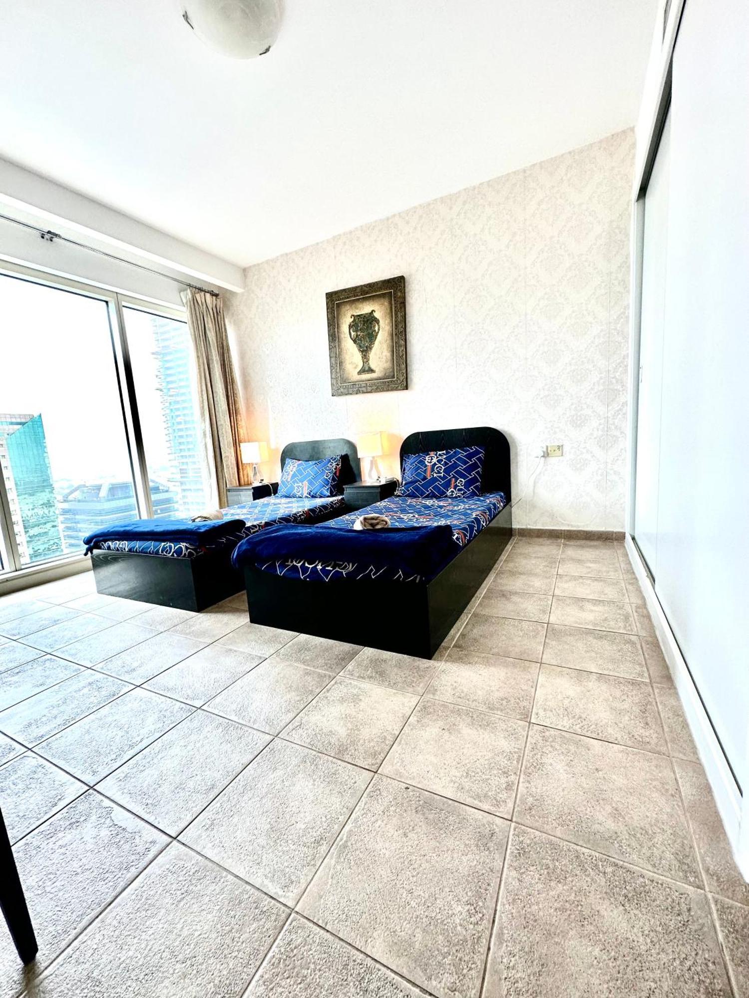 Appartamento Travelers Backpackers Dubai Esterno foto