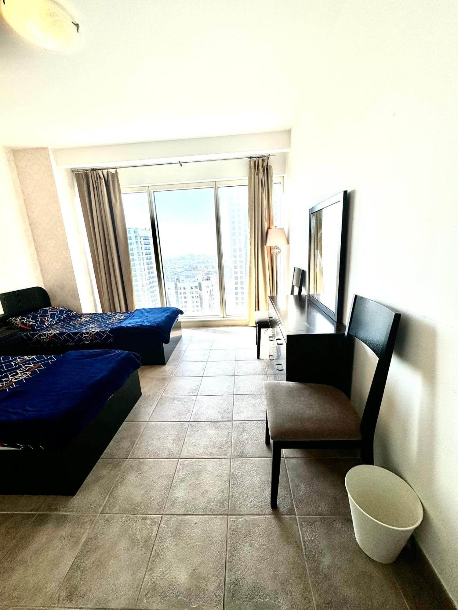 Appartamento Travelers Backpackers Dubai Esterno foto