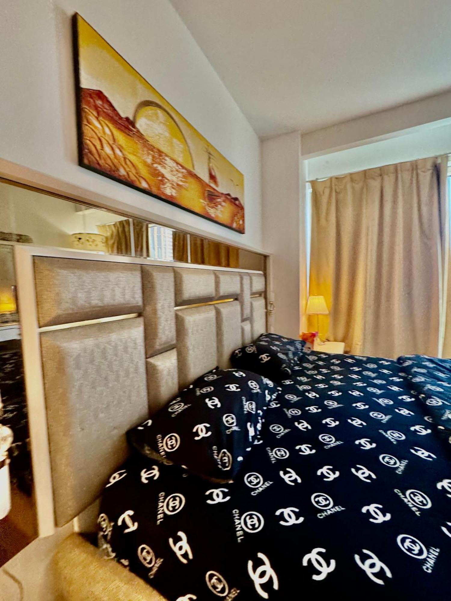 Appartamento Travelers Backpackers Dubai Esterno foto