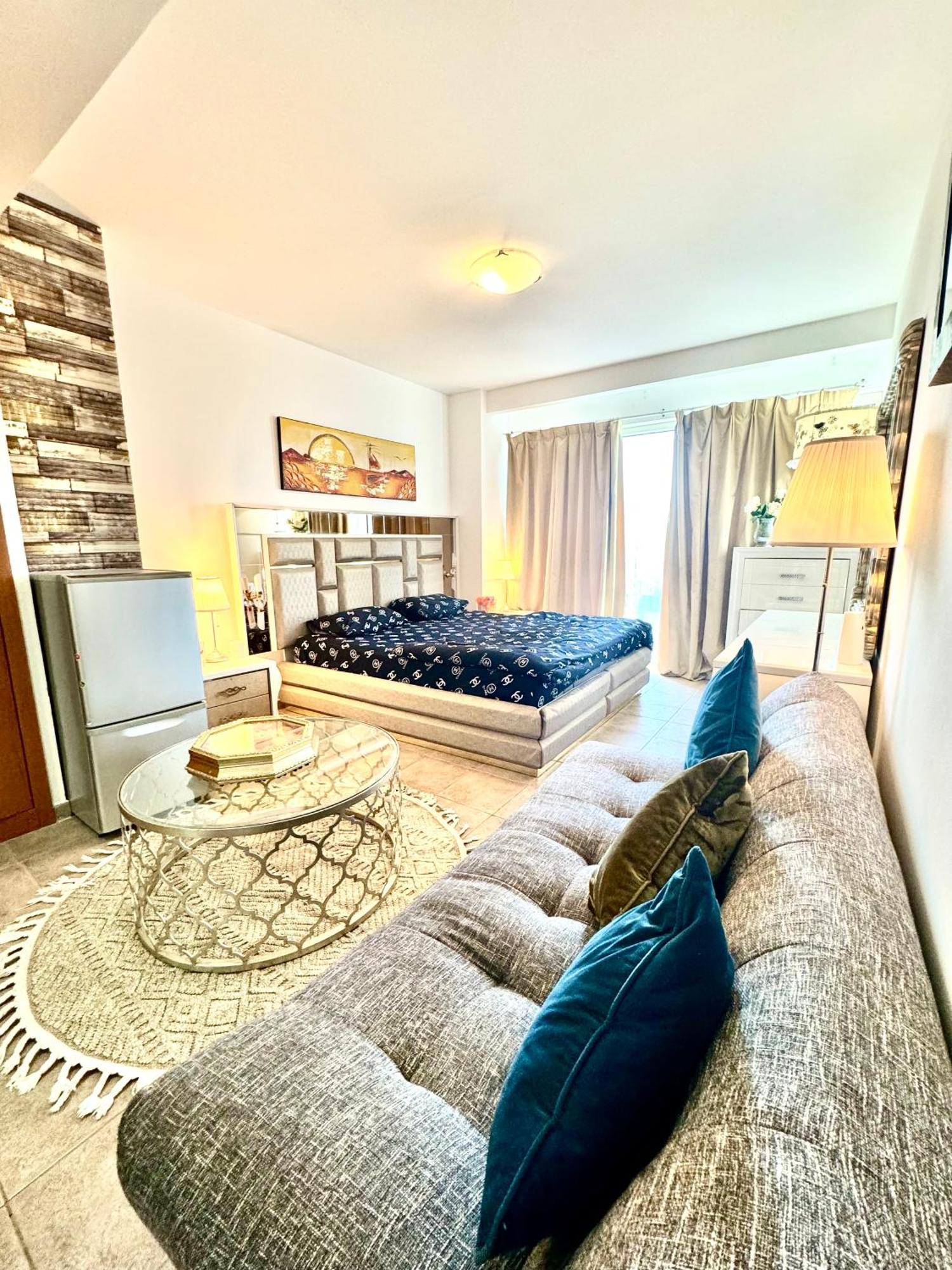 Appartamento Travelers Backpackers Dubai Esterno foto