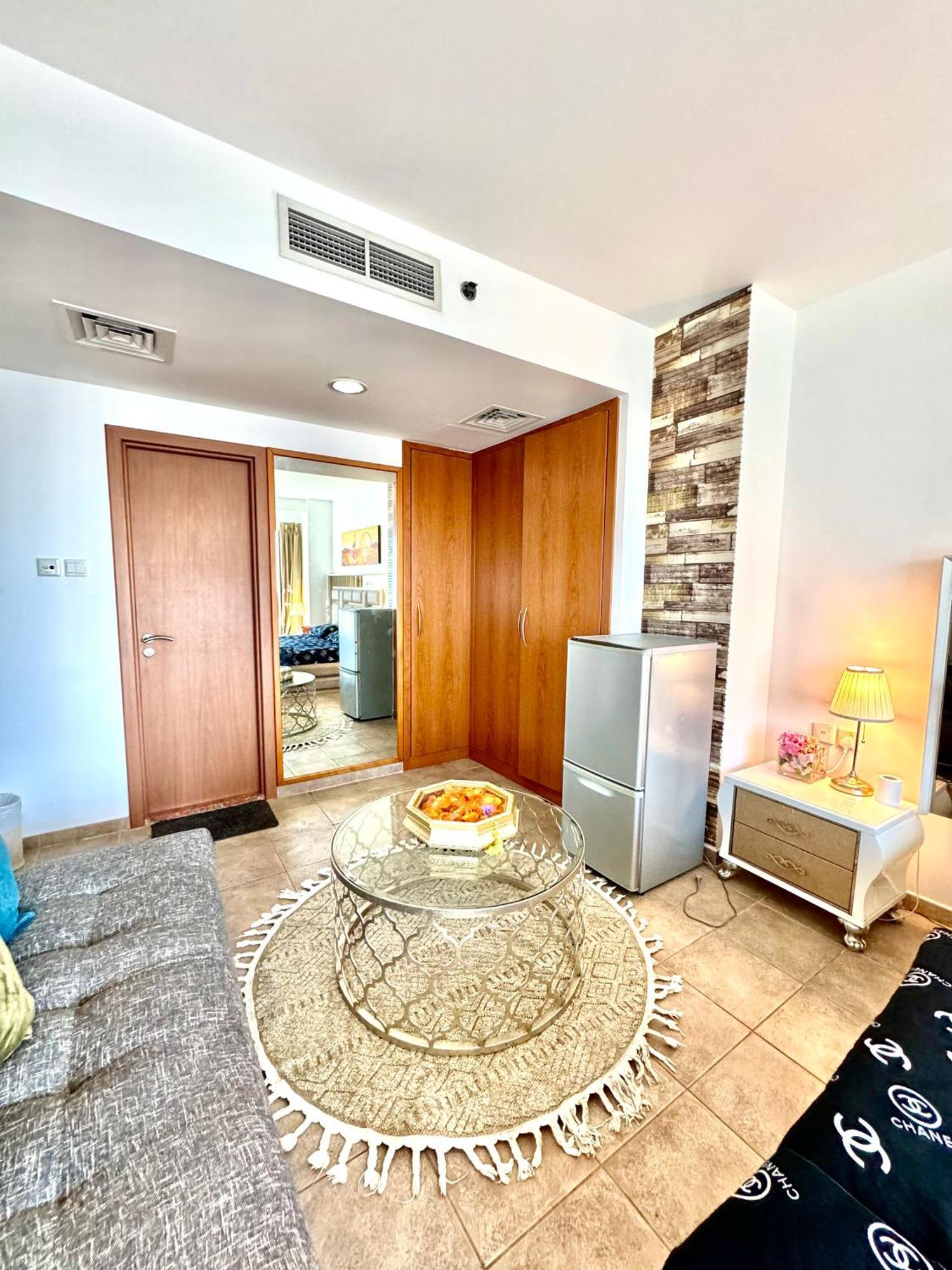 Appartamento Travelers Backpackers Dubai Esterno foto
