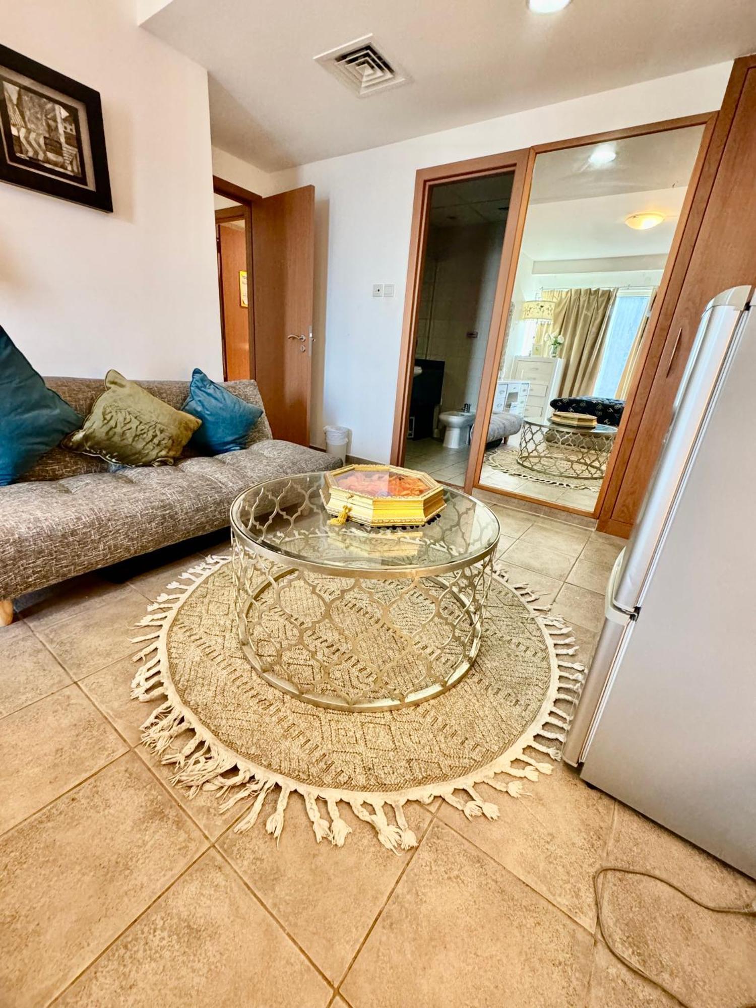 Appartamento Travelers Backpackers Dubai Esterno foto