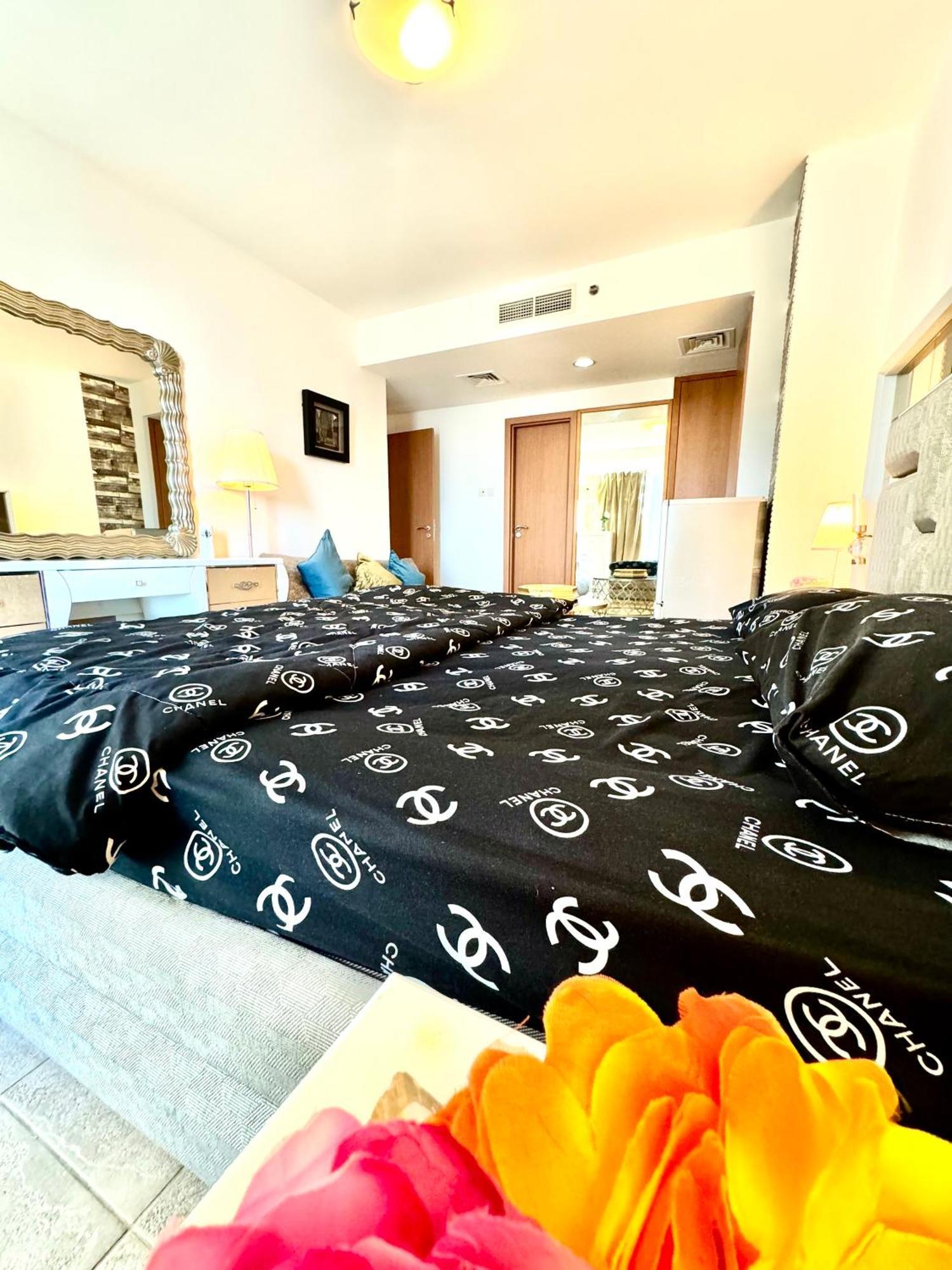 Appartamento Travelers Backpackers Dubai Esterno foto