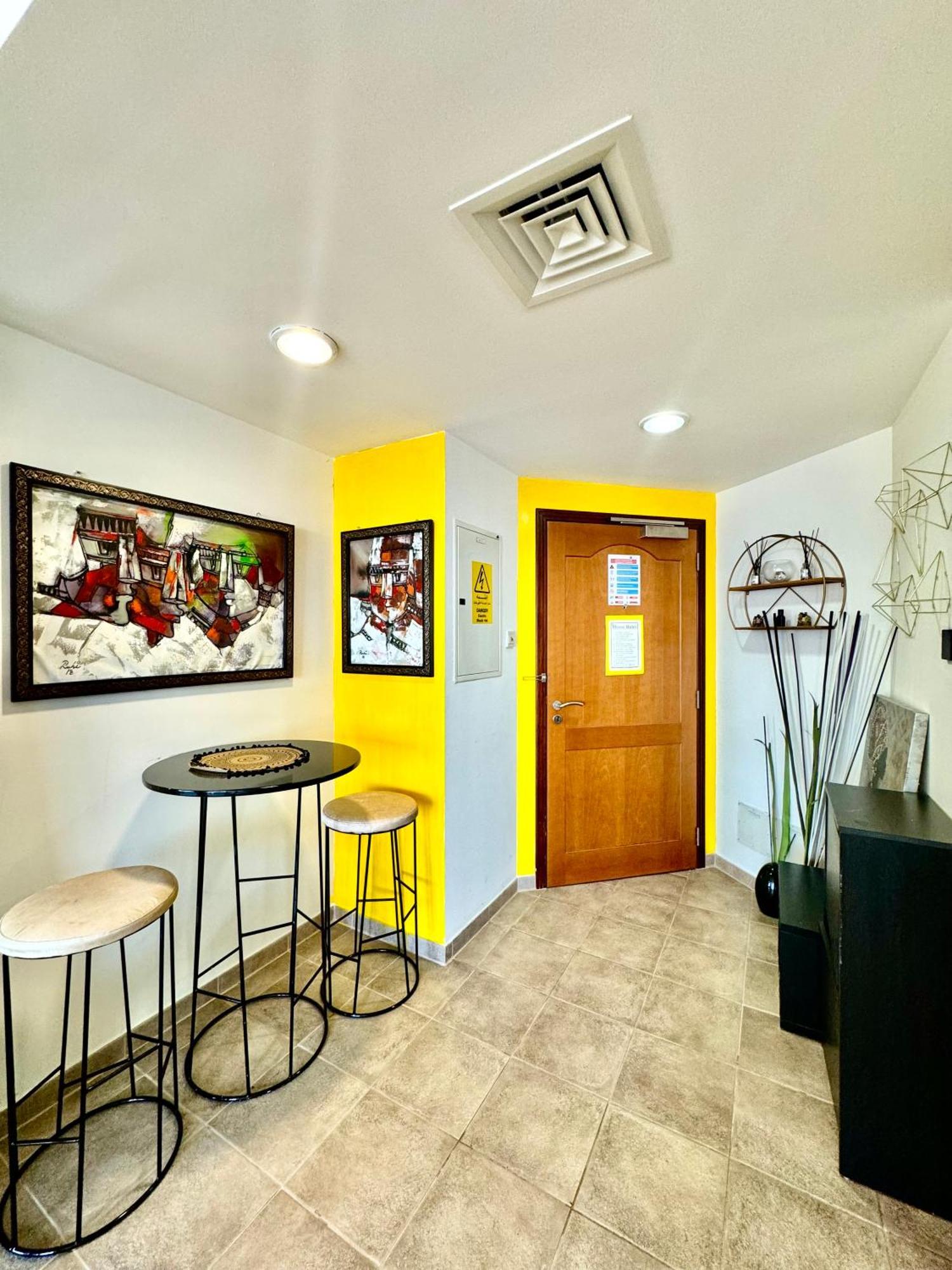Appartamento Travelers Backpackers Dubai Esterno foto