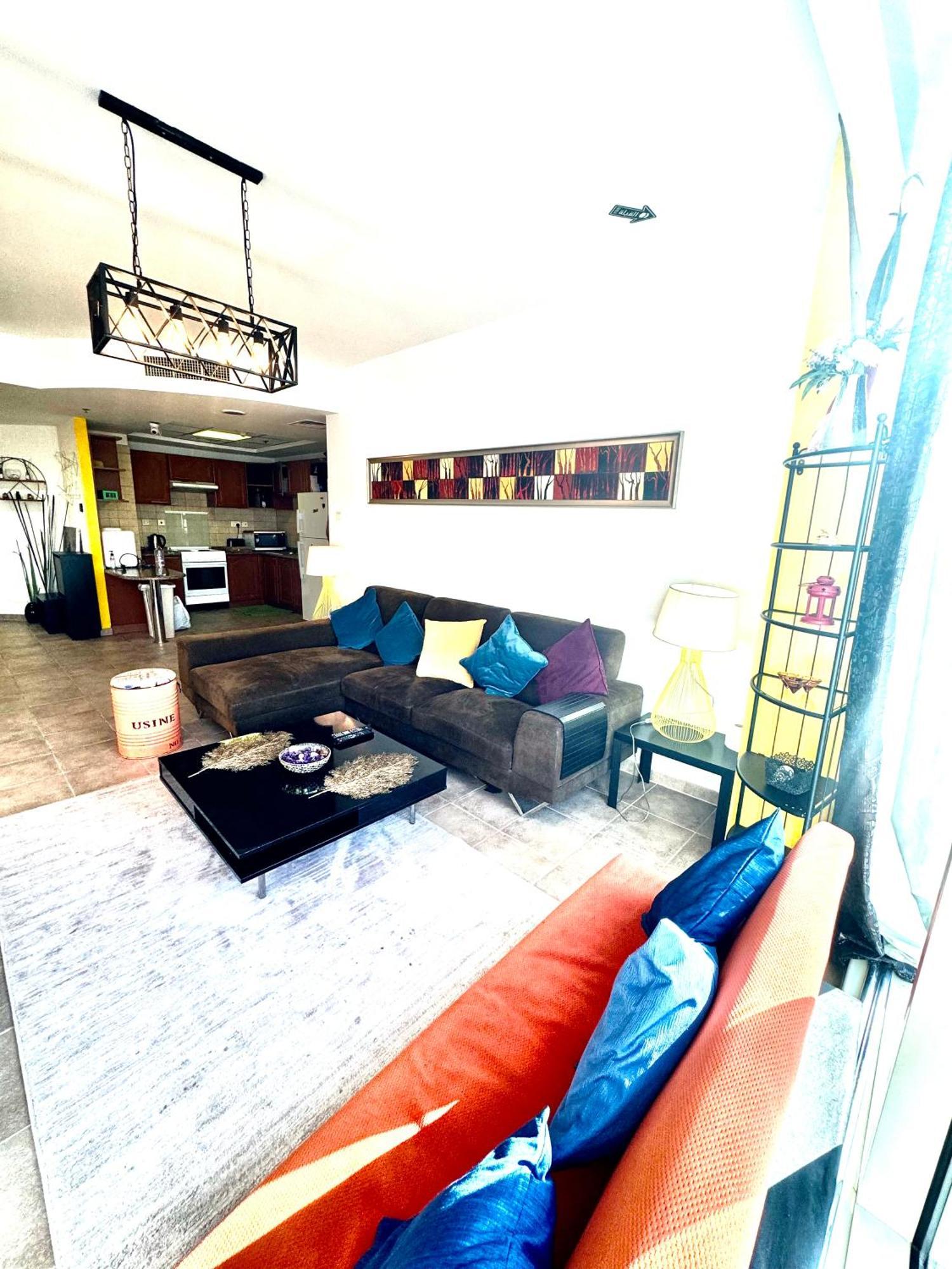 Appartamento Travelers Backpackers Dubai Esterno foto