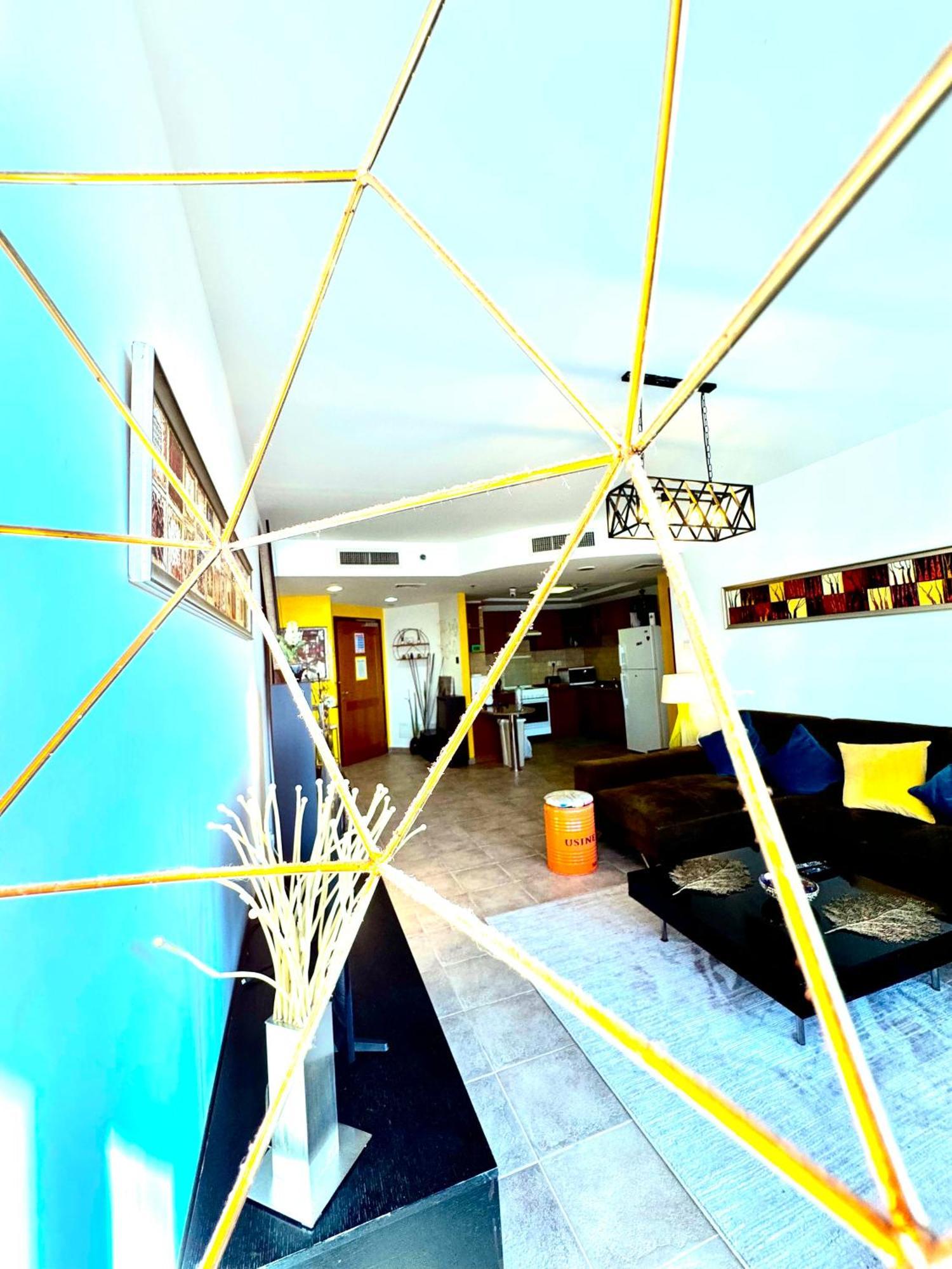Appartamento Travelers Backpackers Dubai Esterno foto