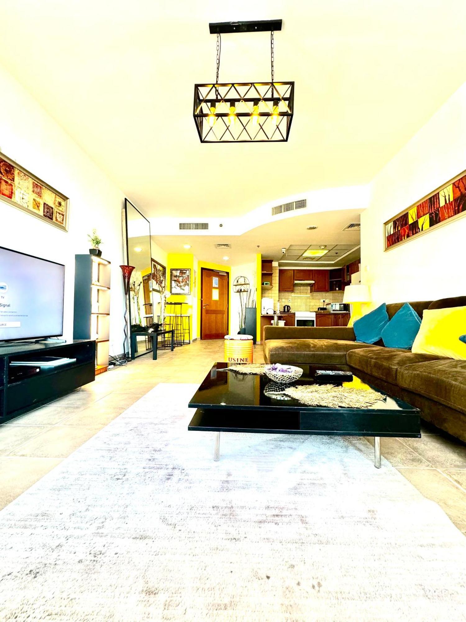 Appartamento Travelers Backpackers Dubai Esterno foto