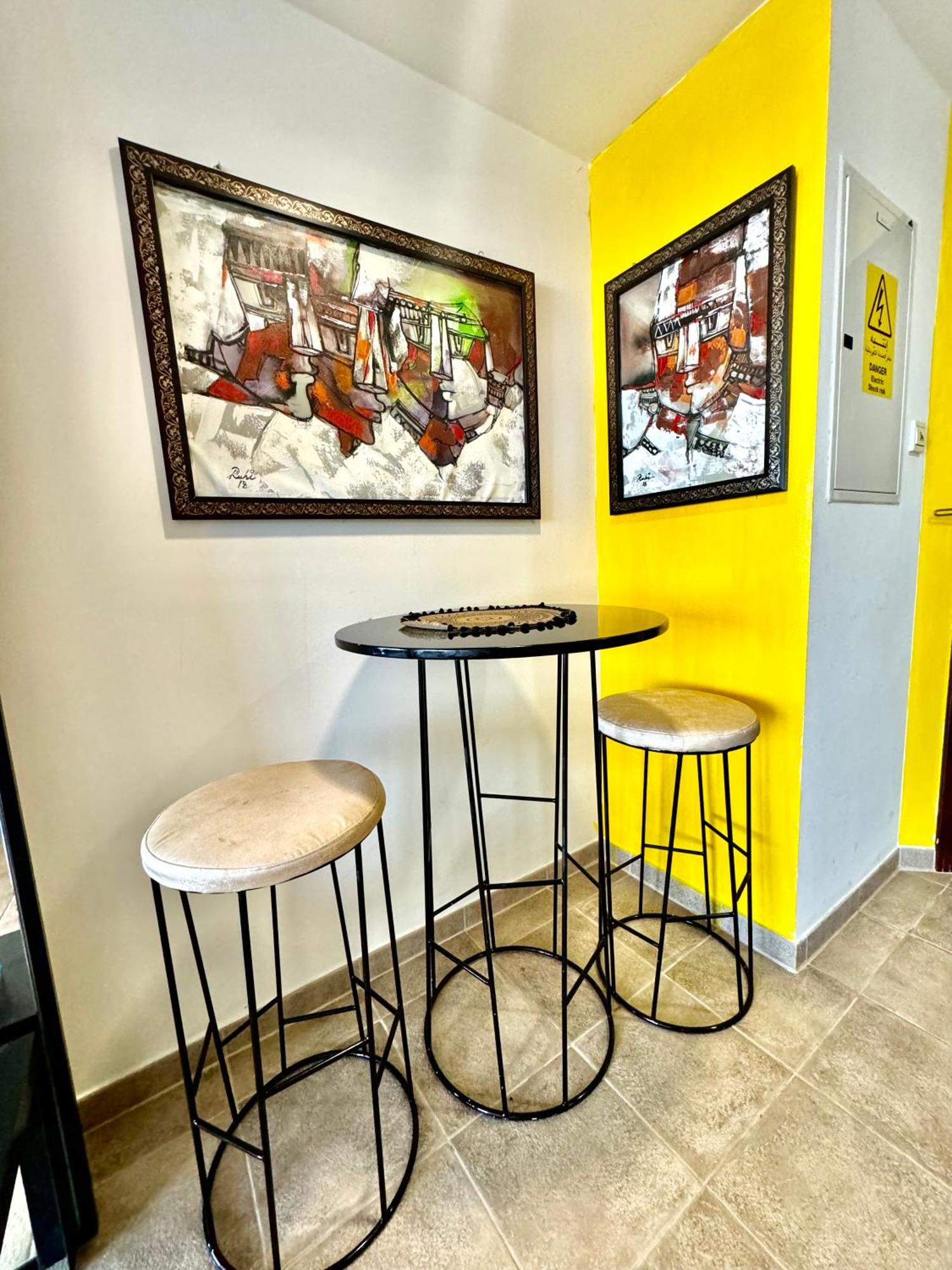 Appartamento Travelers Backpackers Dubai Esterno foto